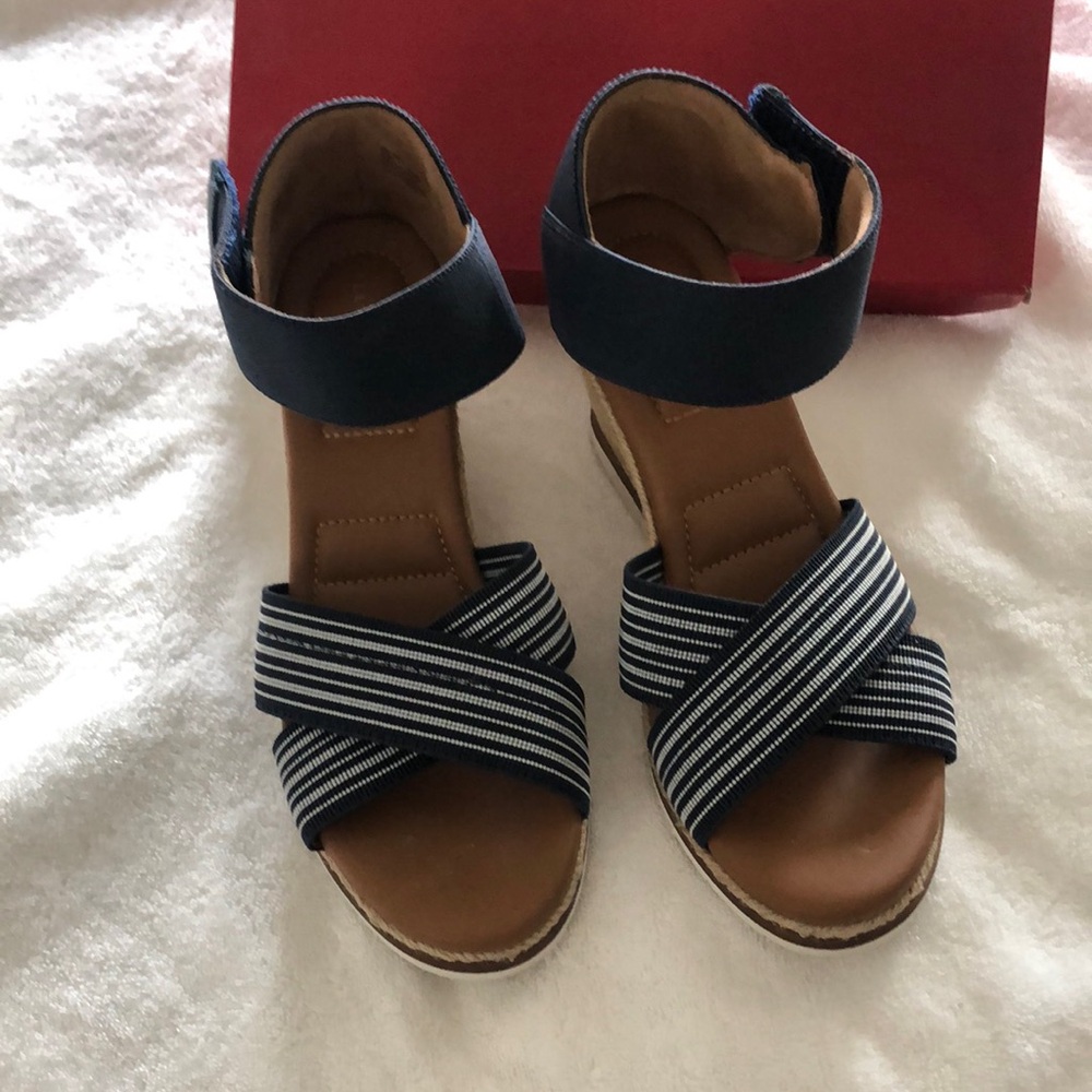 Kelly and Katie Navy/ Ivory Espadrille 9.5